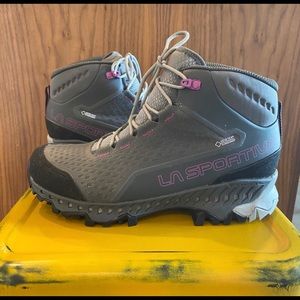 Like new LaSportiva Stream GTX Hiking Boots